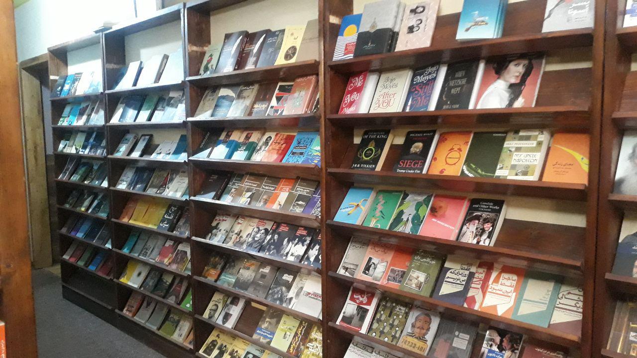کتاب فروشی اکتبر